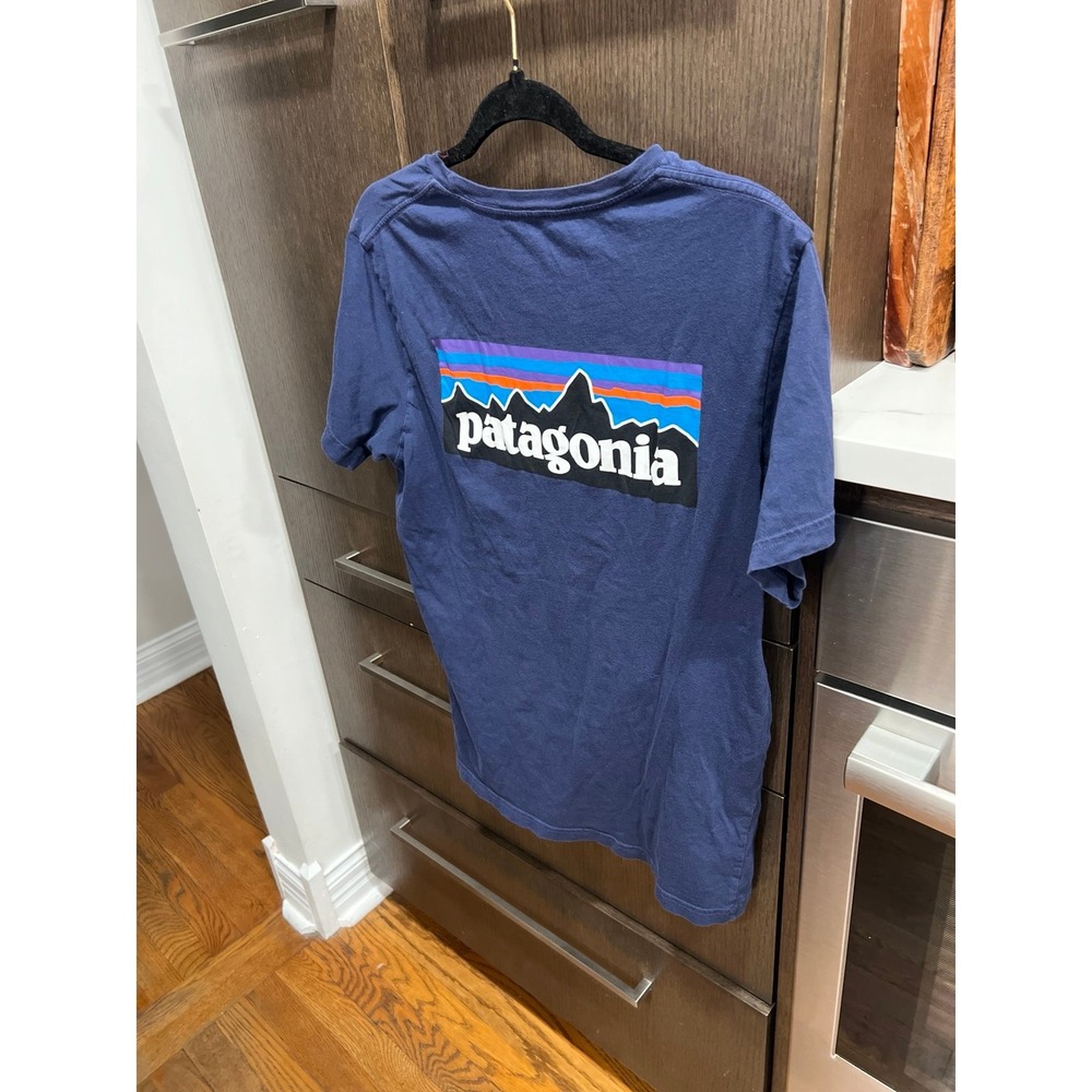 Patagonia men's shirt medium slim fit